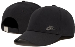 CZAPKA Z DASZKIEM DAMSKA MĘSKA BEJSBOLÓWKA NIKE - FB5371-010